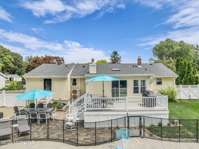 11 Forest Drive, Middletown, NJ 07748