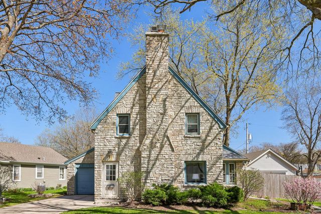 709 N Cumberland DRIVE, Waukesha, WI 53188