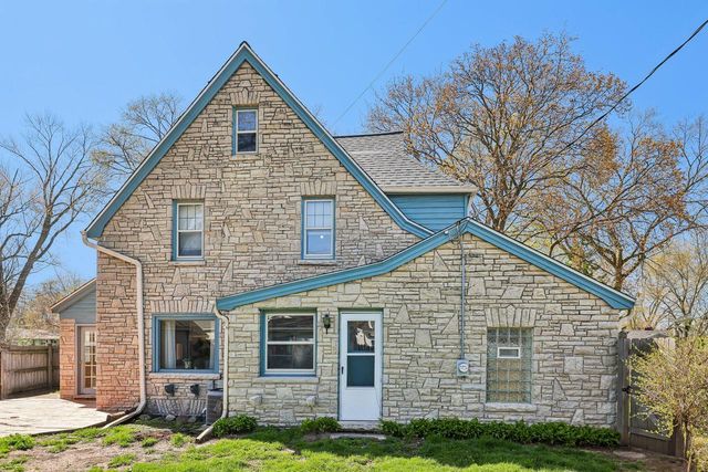 709 N Cumberland DRIVE, Waukesha, WI 53188