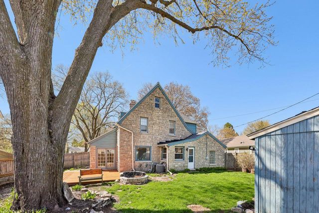 709 N Cumberland DRIVE, Waukesha, WI 53188