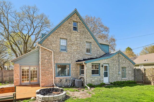 709 N Cumberland DRIVE, Waukesha, WI 53188