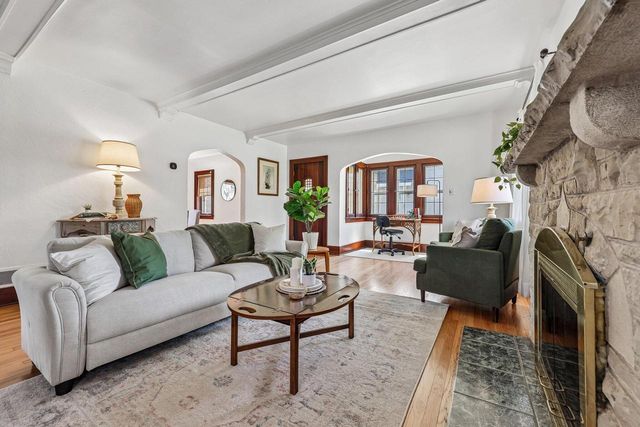 709 N Cumberland DRIVE, Waukesha, WI 53188