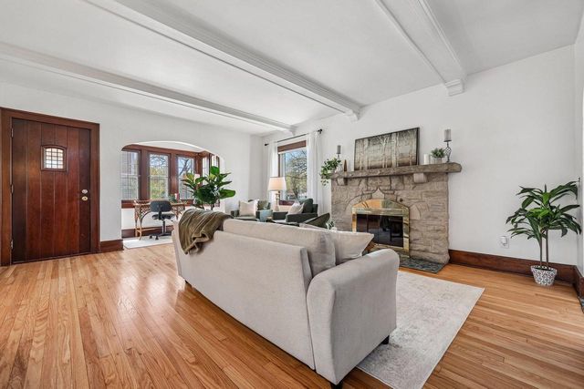 709 N Cumberland DRIVE, Waukesha, WI 53188