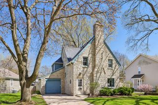 709 N Cumberland DRIVE, Waukesha, WI 53188