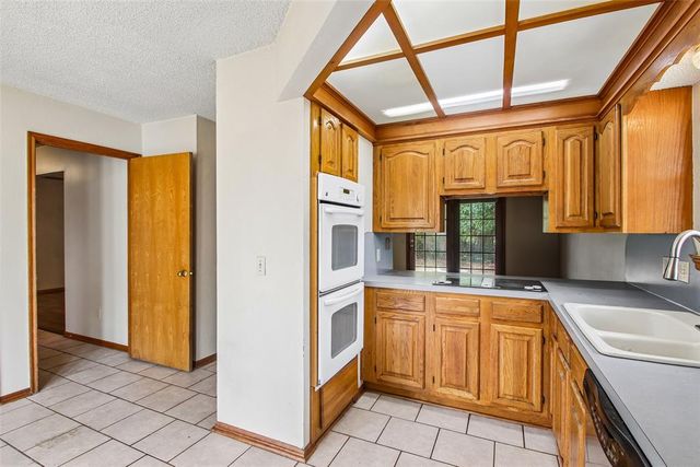 1536 Creekside Drive, Norman, OK 73071