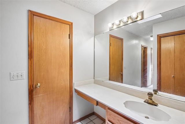 1536 Creekside Drive, Norman, OK 73071