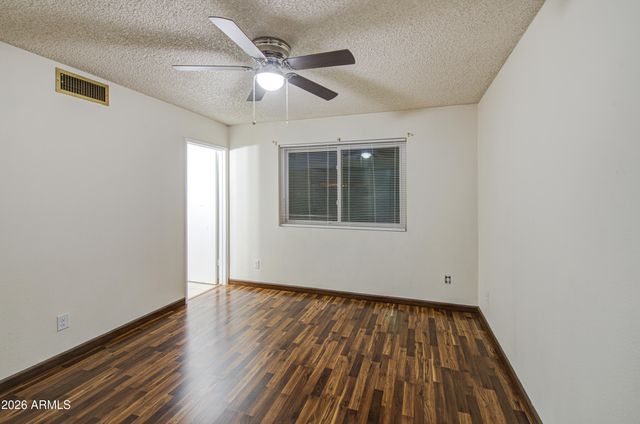 5562 W EDGEMONT Avenue, Phoenix, AZ 85035