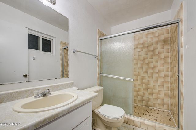 5562 W EDGEMONT Avenue, Phoenix, AZ 85035
