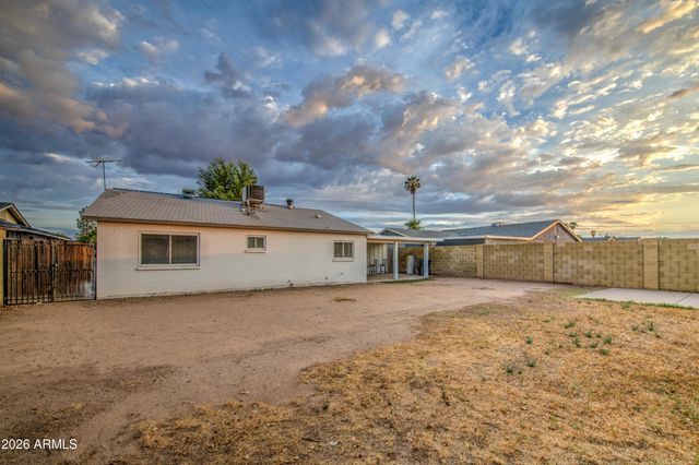 5562 W EDGEMONT Avenue, Phoenix, AZ 85035