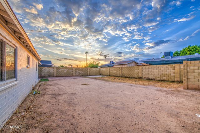 5562 W EDGEMONT Avenue, Phoenix, AZ 85035