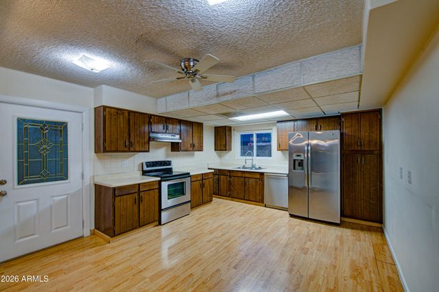5562 W EDGEMONT Avenue, Phoenix, AZ 85035