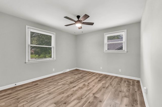 210 Maplewood Dr, Clarksville, TN 37042