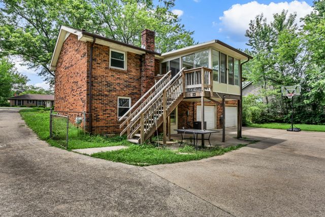 210 Maplewood Dr, Clarksville, TN 37042