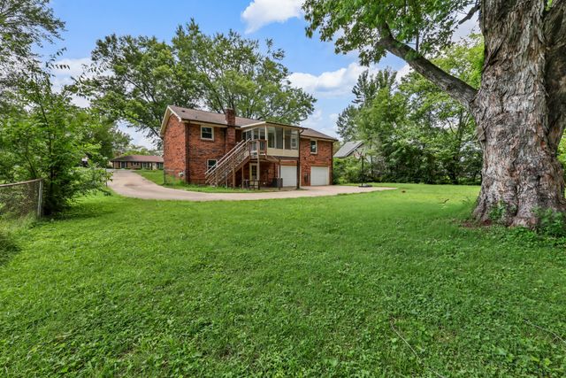 210 Maplewood Dr, Clarksville, TN 37042