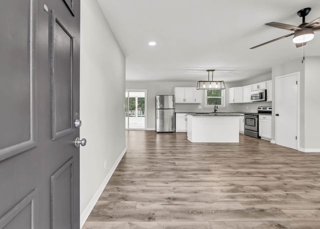 210 Maplewood Dr, Clarksville, TN 37042