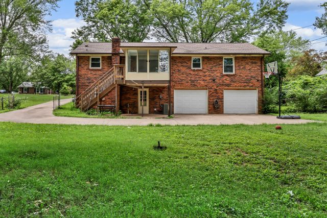 210 Maplewood Dr, Clarksville, TN 37042