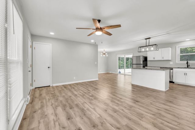 210 Maplewood Dr, Clarksville, TN 37042