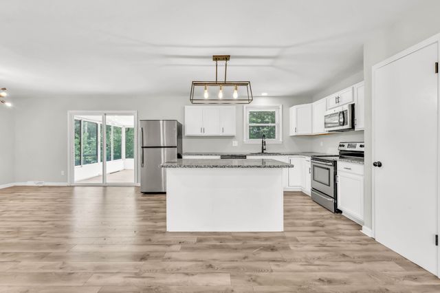 210 Maplewood Dr, Clarksville, TN 37042