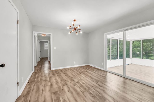 210 Maplewood Dr, Clarksville, TN 37042
