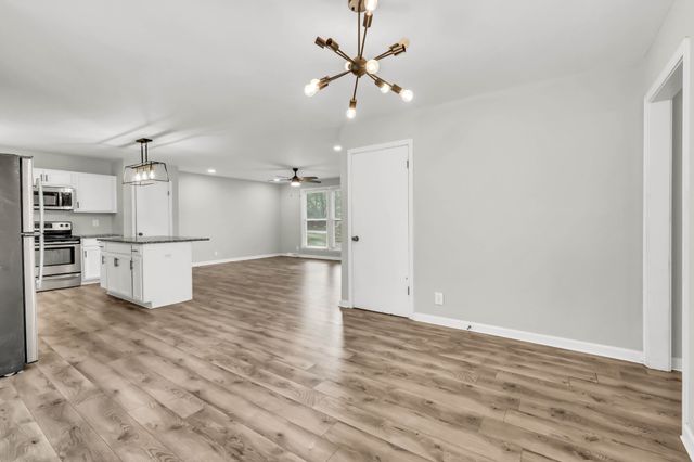 210 Maplewood Dr, Clarksville, TN 37042