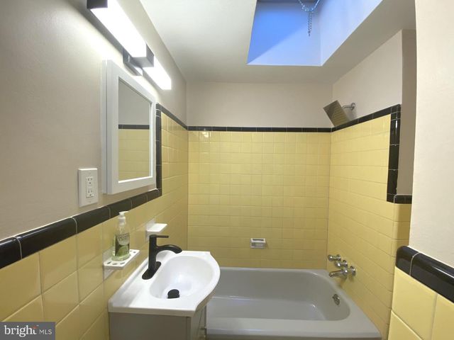 534 N SYCAMORE AVE, Clifton Heights, PA 19018
