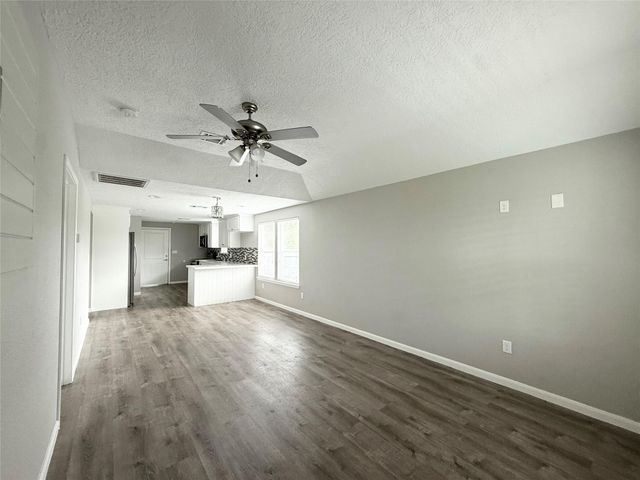 300 Longstreet Road, Willis, TX 77378