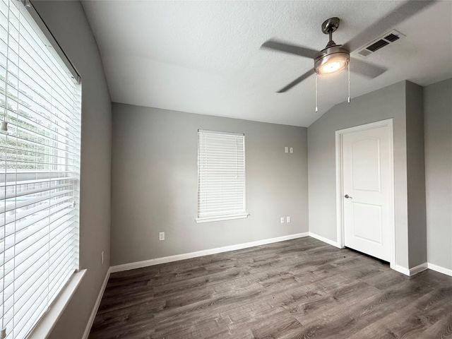 300 Longstreet Road, Willis, TX 77378