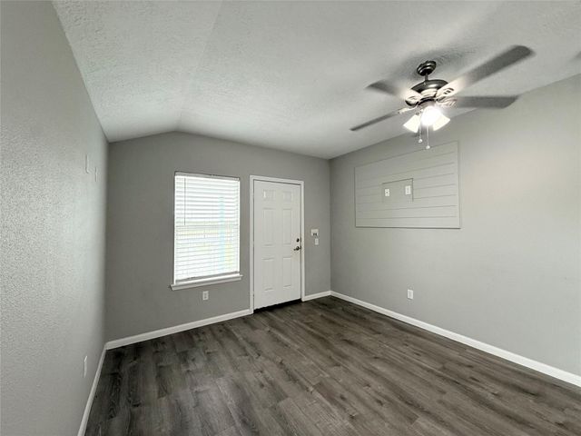 300 Longstreet Road, Willis, TX 77378