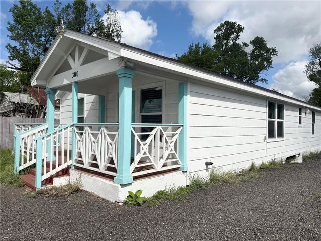 300 Longstreet Road, Willis, TX 77378