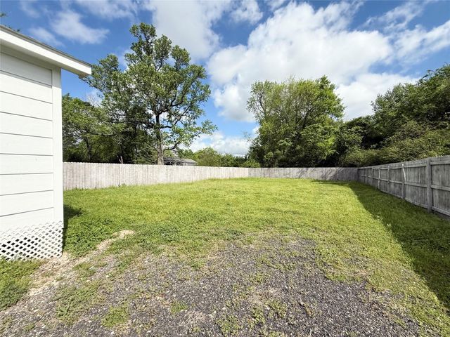 300 Longstreet Road, Willis, TX 77378