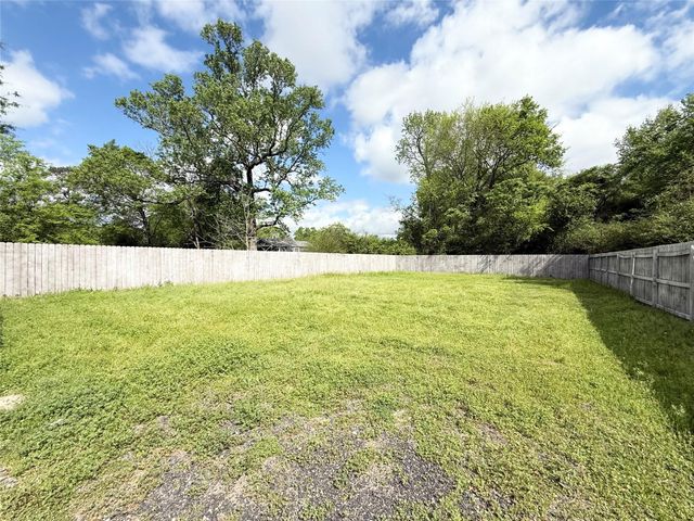 300 Longstreet Road, Willis, TX 77378