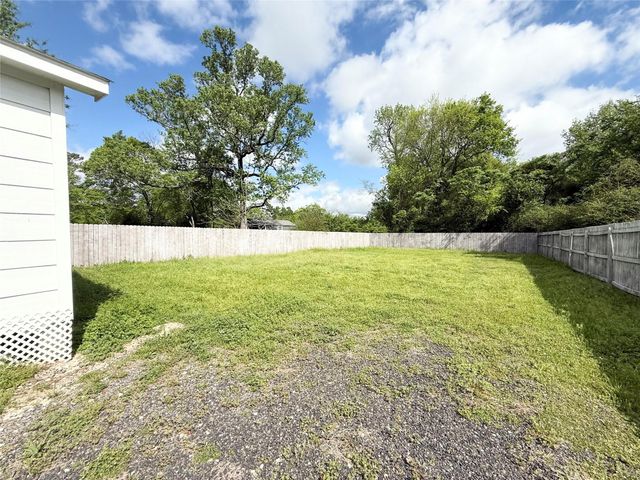 300 Longstreet Road, Willis, TX 77378