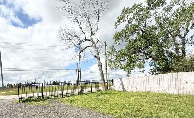 300 Longstreet Road, Willis, TX 77378