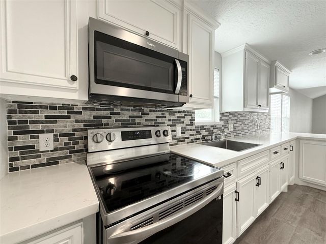 300 Longstreet Road, Willis, TX 77378