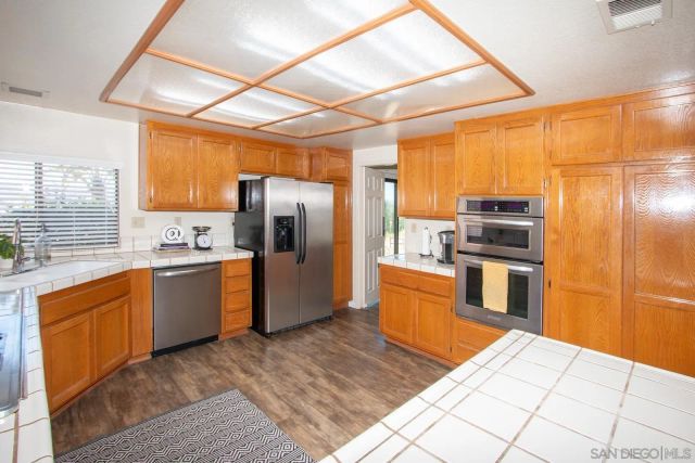 1115 Inspiration Lane, Escondido, CA 92025