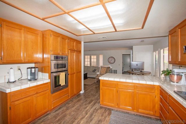 1115 Inspiration Lane, Escondido, CA 92025