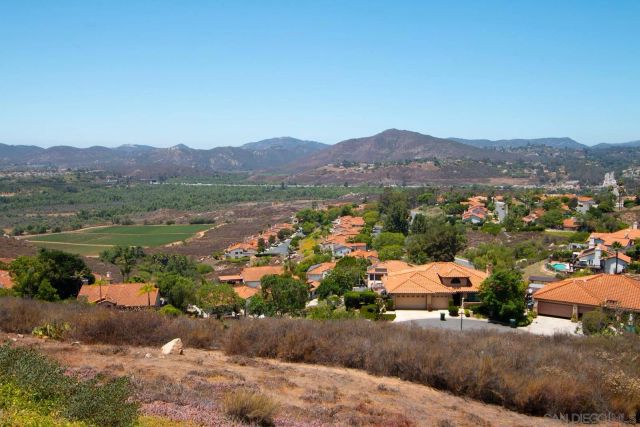 1115 Inspiration Lane, Escondido, CA 92025