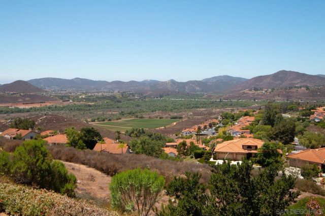 1115 Inspiration Lane, Escondido, CA 92025