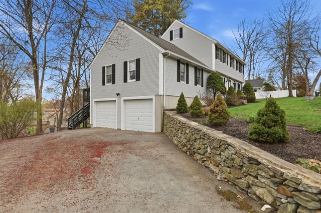 40 Hillcrest Ave, Methuen, MA 01844
