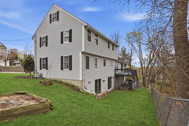 40 Hillcrest Ave, Methuen, MA 01844