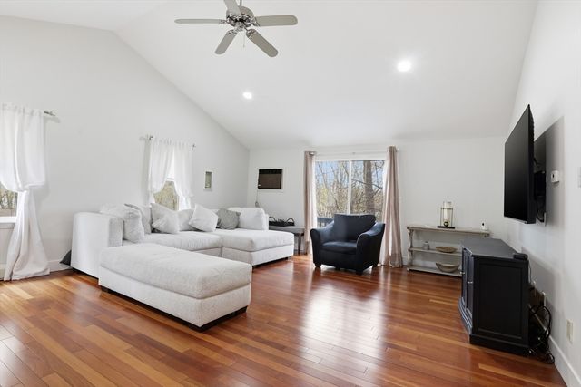 40 Hillcrest Ave, Methuen, MA 01844