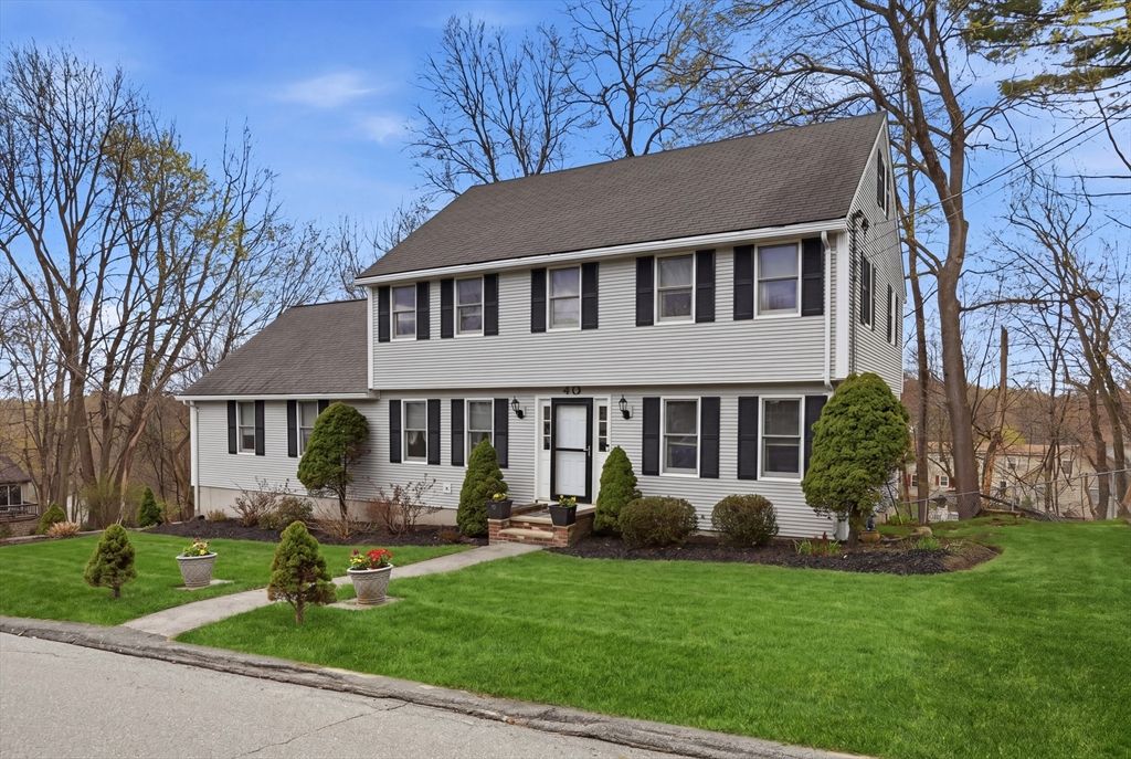 40 Hillcrest Ave, Methuen, MA 01844