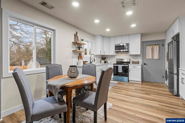 790 Hansen Av S, Salem, OR 97302