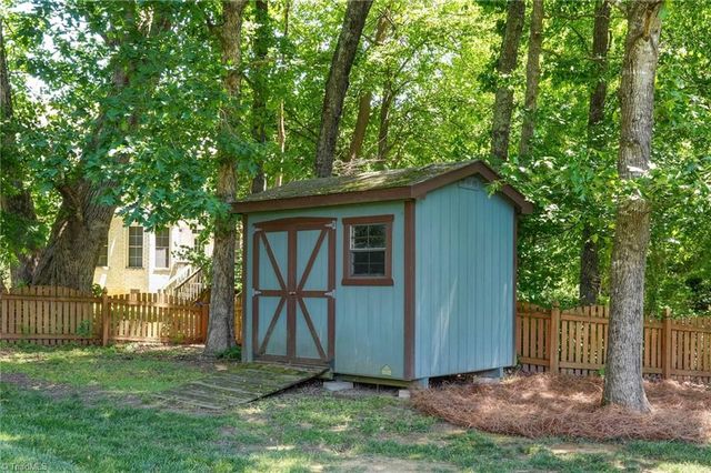 1827 Crossroads Drive, Greensboro, NC 27455