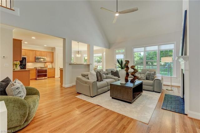 1827 Crossroads Drive, Greensboro, NC 27455