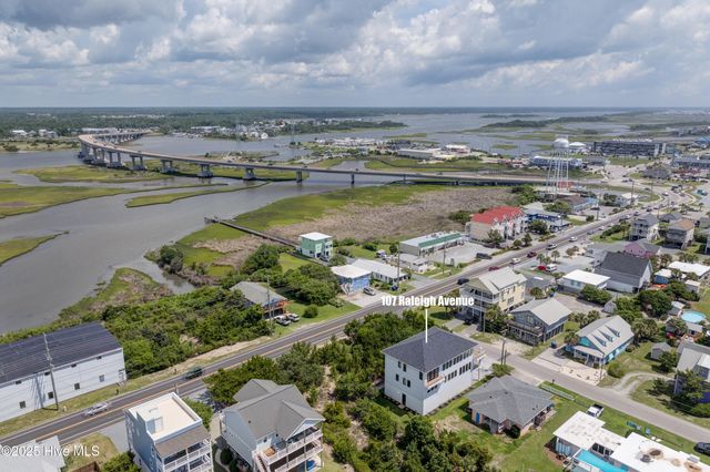 107 Raleigh Avenue, Surf City, NC 28445