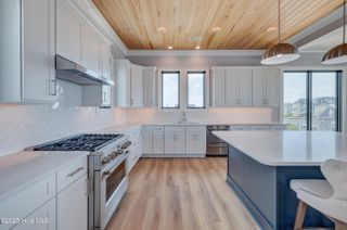 107 Raleigh Avenue, Surf City, NC 28445