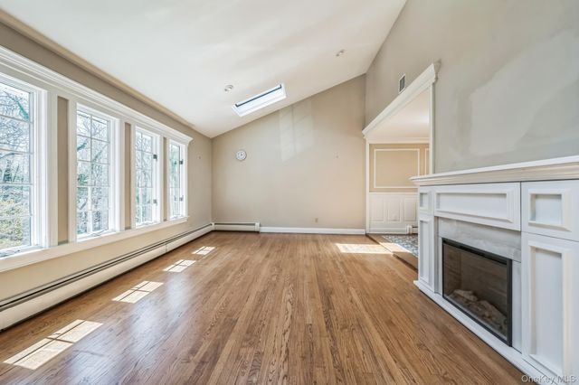 3 Glen Way, Cold Spring Harbor, NY 11724