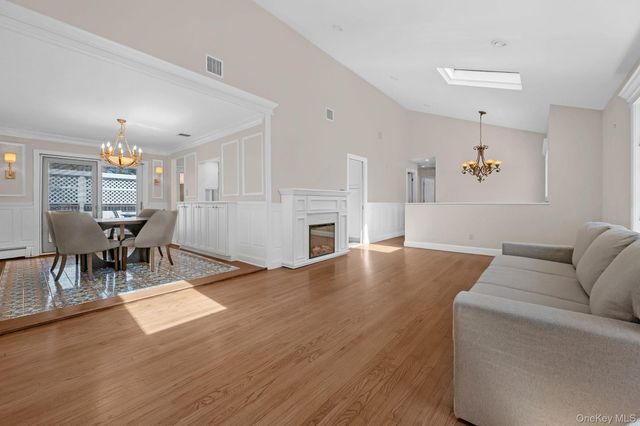 3 Glen Way, Cold Spring Harbor, NY 11724