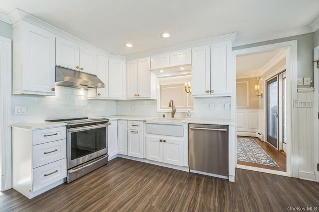 3 Glen Way, Cold Spring Harbor, NY 11724